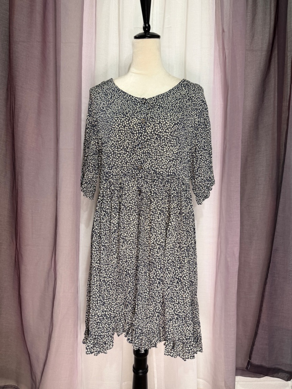 Vintage Express Women’s Black Floral Short-Sleeve Dress